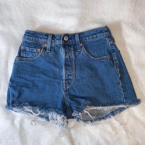 LEVIS 501 high-waisted shorts!